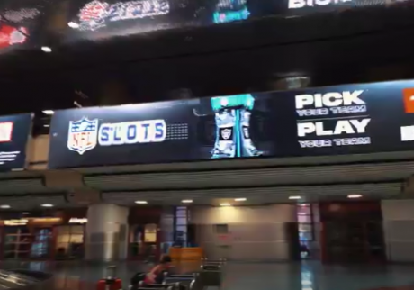 … Y ahora, el vídeo! El Strip de Las Vegas rendido a ARISTOCRAT y sus juegos de la NFL